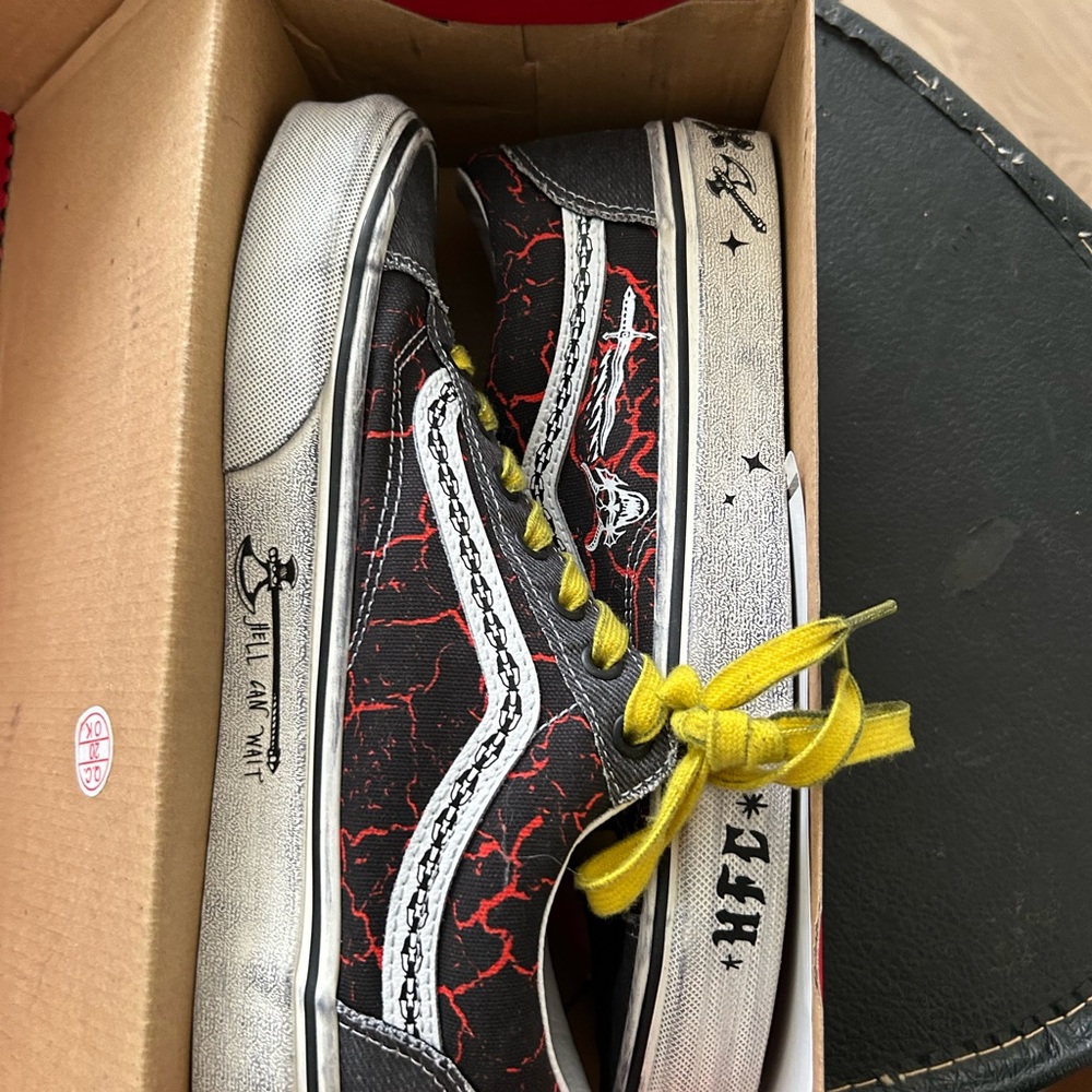 Vans old skool stranger things